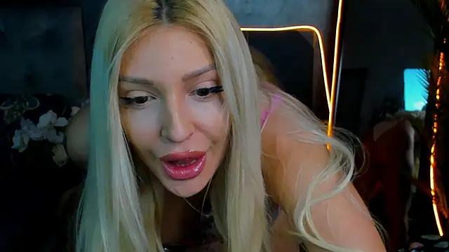 glossy blondegirl online show from 7, 10, 2025