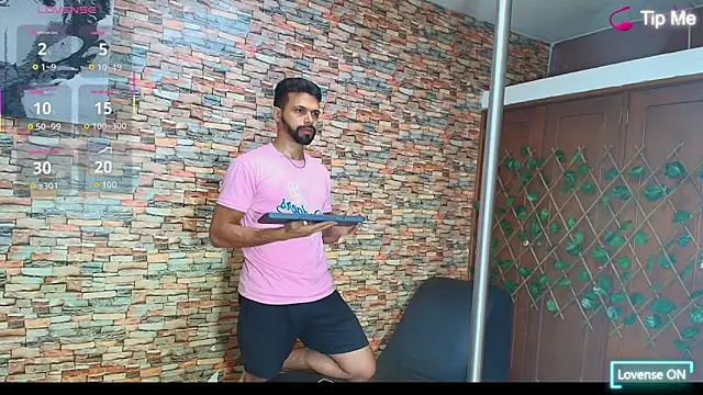 Snapshot of max_ashley_mds chatting on 2, 12, 2025 max ashley mds online show from 2, 12, 2025