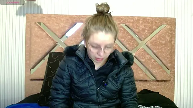 Snapshot of _isaabellaa chatting on 7, 6, 2026 isaabellaa online show from 7, 6, 2026