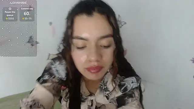 Snapshot of helen_kinett chatting on 9, 10, 2025 helen kinett online show from 9, 10, 2025