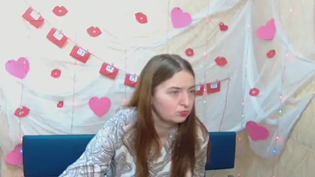 Snapshot of FreyaDak chatting on 2, 3, 2025 FreyaDak online show from 2, 3, 2025