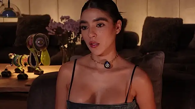 Olivia Collins1 online show from 17, 12, 2025