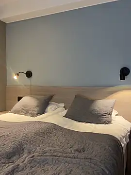 Olivia Collins1 online show from 27, 10, 2025