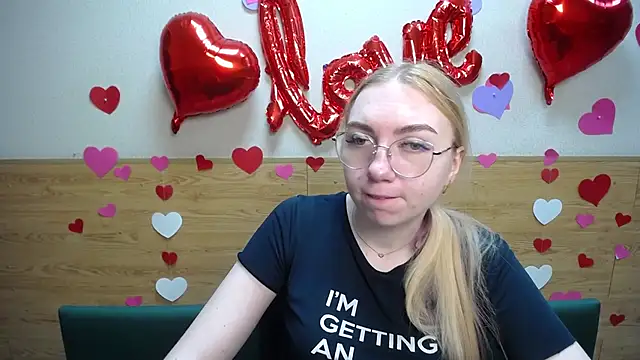 Snapshot of BeatriceFly chatting on 16, 3, 2025 BeatriceFly online show from 16, 3, 2025