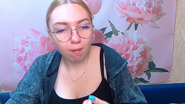 Snapshot of BeatriceFly chatting on 15, 9, 2025 BeatriceFly online show from 15, 9, 2025