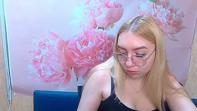Snapshot of BeatriceFly chatting on 9, 9, 2025 BeatriceFly online show from 9, 9, 2025