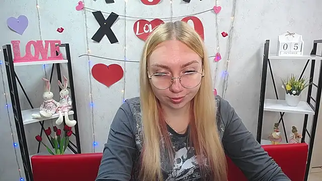 Snapshot of BeatriceFly chatting on 5, 10, 2025 BeatriceFly online show from 5, 10, 2025