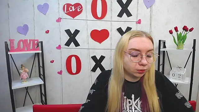 Snapshot of BeatriceFly chatting on 2, 2, 2025 BeatriceFly online show from 2, 2, 2025