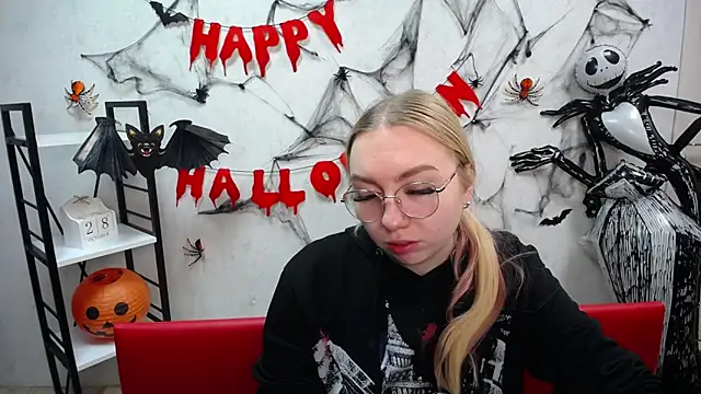 BeatriceFly online show from 29, 10, 2025