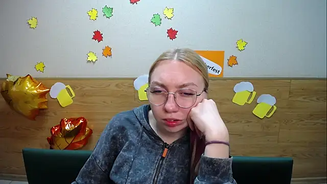 Snapshot of BeatriceFly chatting on 19, 9, 2025 BeatriceFly online show from 19, 9, 2025