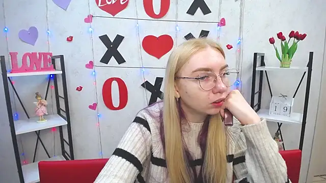 Snapshot of BeatriceFly chatting on 19, 2, 2025 BeatriceFly online show from 19, 2, 2025