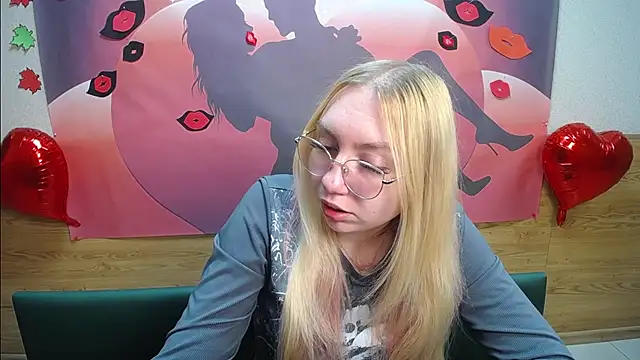 Snapshot of BeatriceFly chatting on 15, 10, 2025 BeatriceFly online show from 15, 10, 2025