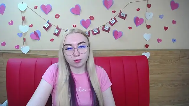 Snapshot of BeatriceFly chatting on 28, 2, 2025 BeatriceFly online show from 28, 2, 2025