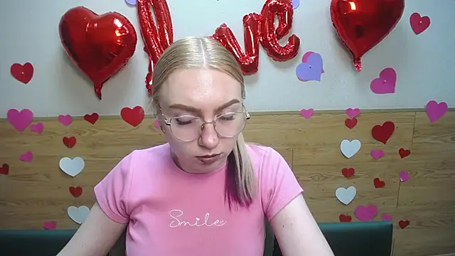 Snapshot of BeatriceFly chatting on 18, 2, 2025 BeatriceFly online show from 18, 2, 2025
