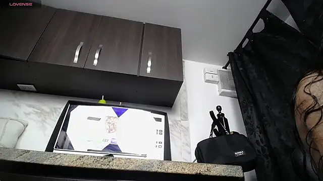 Snapshot of iniyalaboni chatting on 20, 10, 2025 iniyalaboni online show from 20, 10, 2025