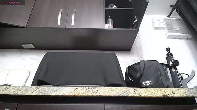 Snapshot of iniyalaboni chatting on 8, 10, 2025 iniyalaboni online show from 8, 10, 2025