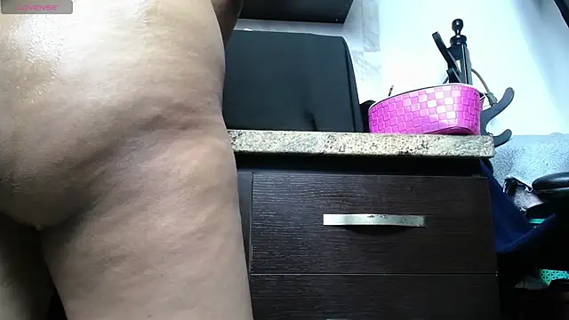 Snapshot of iniyalaboni chatting on 10, 10, 2025 iniyalaboni online show from 10, 10, 2025