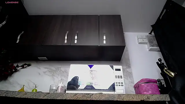 Snapshot of iniyalaboni chatting on 26, 11, 2025 iniyalaboni online show from 26, 11, 2025