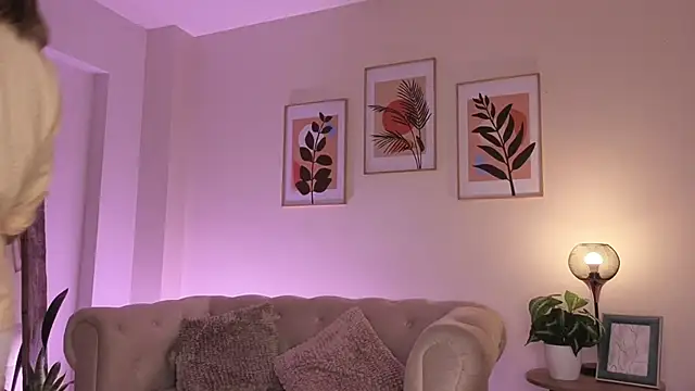 DahianaWalcott online show from 6, 3, 2026