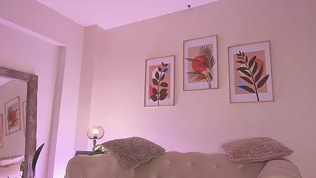 DahianaWalcott online show from 10, 4, 2026