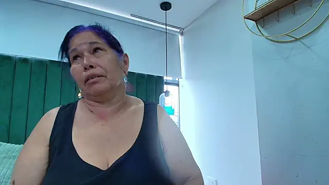 girl amada online show from 4, 6, 2026