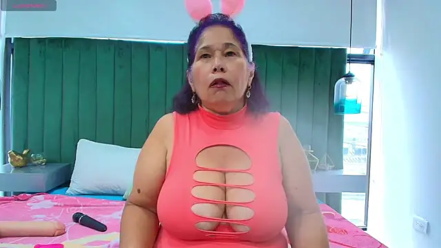 girl amada online show from 9, 6, 2026