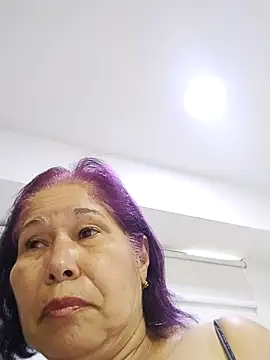 girl amada online show from 15, 4, 2026