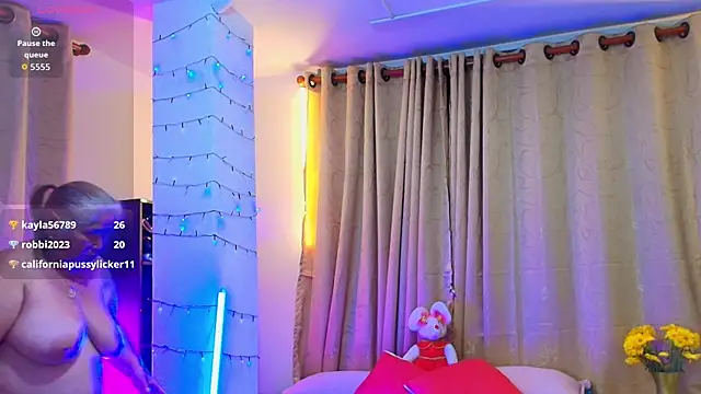 girl amada online show from 13, 12, 2025