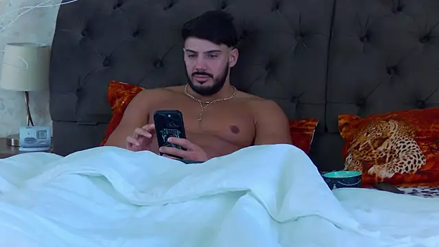 Snapshot of DustinKeent chatting on 23, 1, 2025 DustinKeent online show from 23, 1, 2025