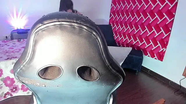 emiily15   online show from 24, 4, 2026