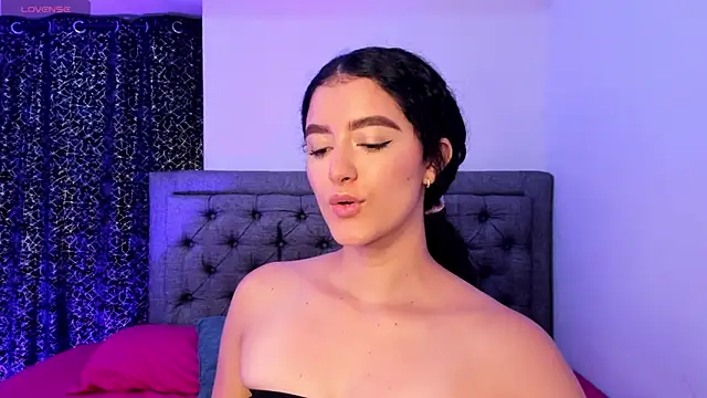 Snapshot of Adhara-zanne chatting on 6, 5, 2026 Adhara-zanne online show from 6, 5, 2026