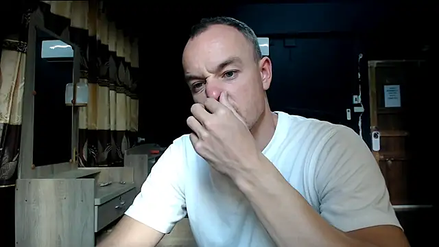 Snapshot of heilgarbest chatting on 8, 4, 2026 heilgarbest online show from 8, 4, 2026