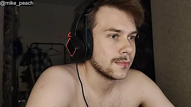 Snapshot of mike_peach chatting on 28, 11, 2025 mike peach online show from 28, 11, 2025