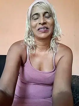 Goodgirlsue 77 online show from 13, 2, 2025