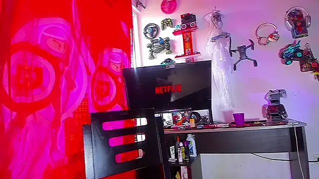 LilOwen  online show from 23, 6, 2026