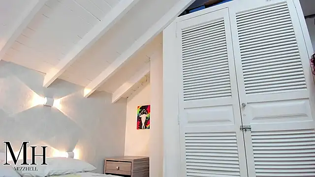 Snapshot of MizzHell chatting on 8, 11, 2025 MizzHell online show from 8, 11, 2025