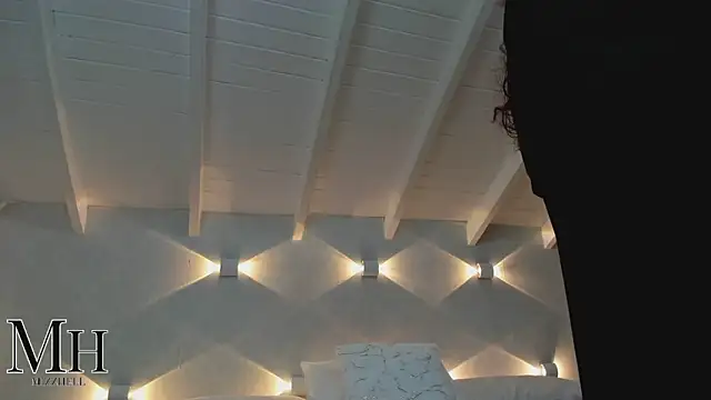 Snapshot of MizzHell chatting on 11, 11, 2025 MizzHell online show from 11, 11, 2025