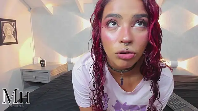 Snapshot of MizzHell chatting on 28, 10, 2025 MizzHell online show from 28, 10, 2025