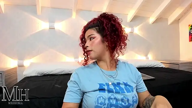 Snapshot of MizzHell chatting on 23, 11, 2025 MizzHell online show from 23, 11, 2025