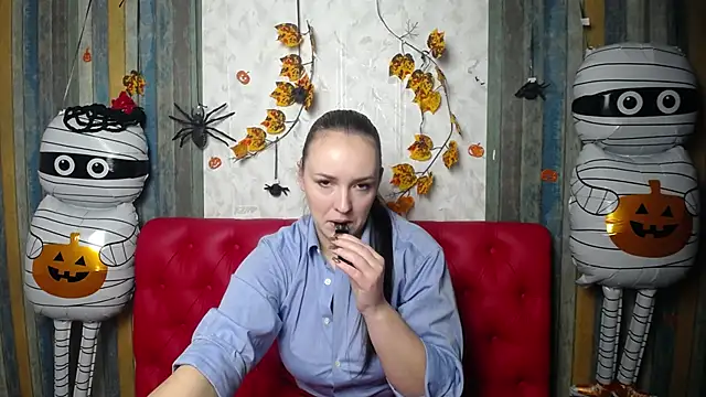 Snapshot of IsabelBlackberry chatting on 8, 11, 2025 IsabelBlackberry online show from 8, 11, 2025