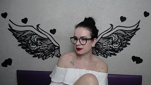 JasmineKouch online show from 16, 10, 2025