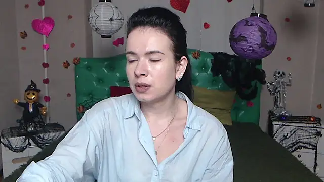 JasmineKouch online show from 16, 11, 2025