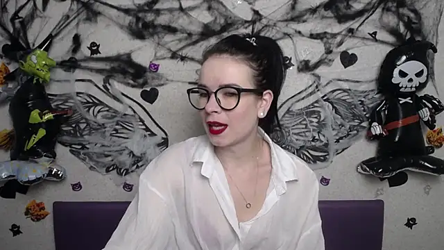 JasmineKouch online show from 19, 10, 2025