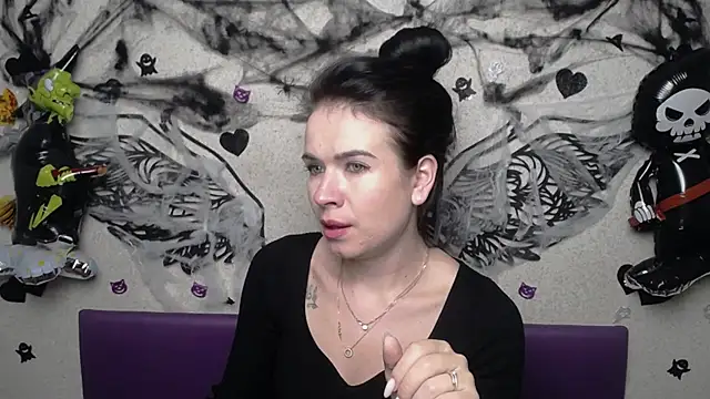 JasmineKouch online show from 31, 10, 2025