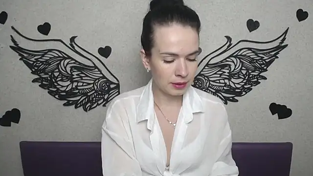 JasmineKouch online show from 8, 10, 2025