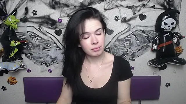 JasmineKouch online show from 21, 10, 2025