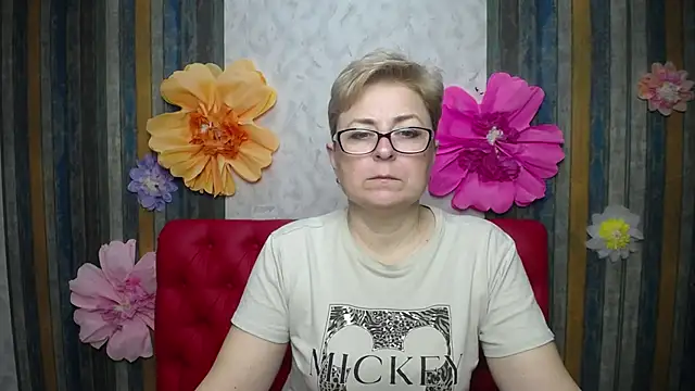 Snapshot of EmiliaGree chatting on 7, 5, 2026 EmiliaGree online show from 7, 5, 2026