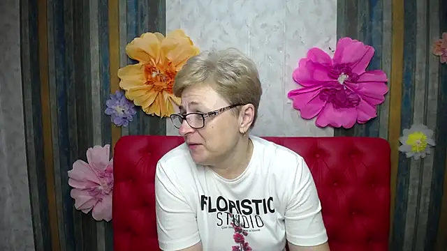 Snapshot of EmiliaGree chatting on 9, 5, 2026 EmiliaGree online show from 9, 5, 2026