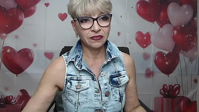 Snapshot of EllaBonito chatting on 10, 5, 2026 EllaBonito online show from 10, 5, 2026
