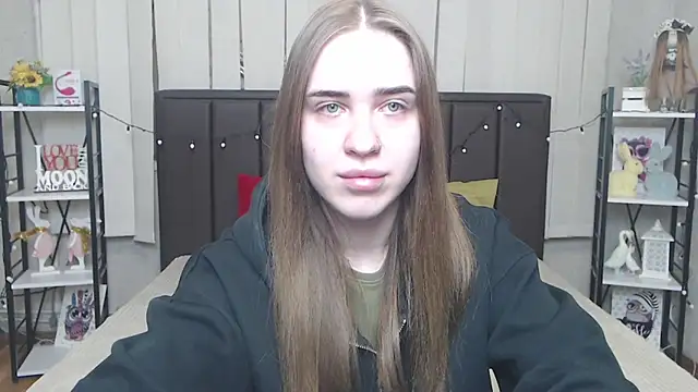 Snapshot of LauraHlot chatting on 12, 10, 2025 LauraHlot online show from 12, 10, 2025